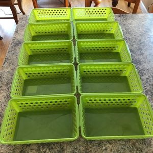 NWOT Set o 8 Green Plastic Baskets